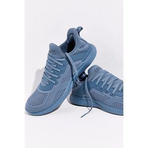 New APL TechLoom Tracer Knit Training Shoe in Moonstone, Size 7